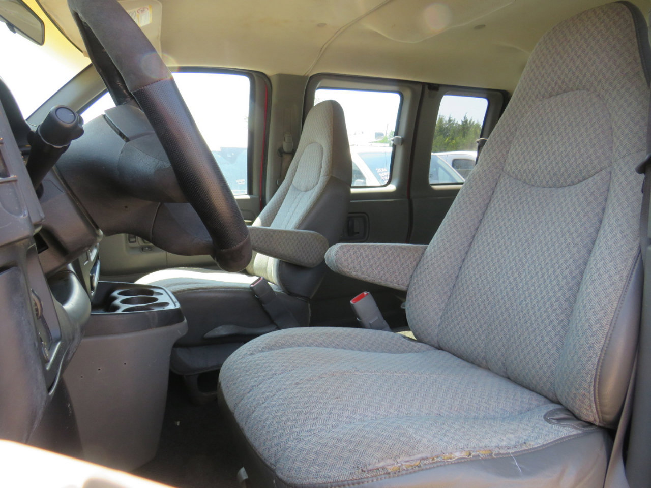 Used 2003 Chevrolet Express 2500 Passenger w/ LS Preferred Equipment Group image 26