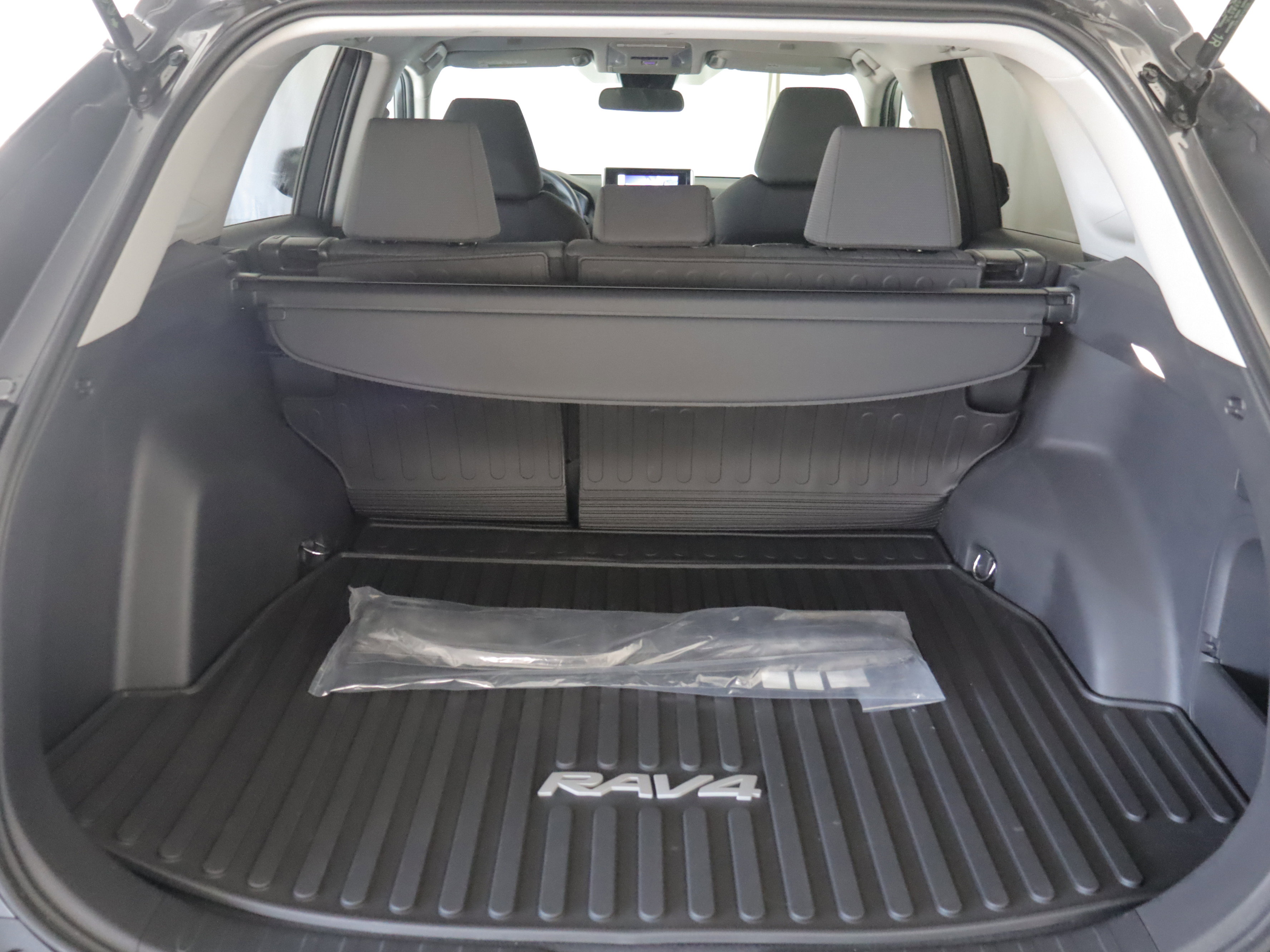 Used 2025 Toyota RAV4 XLE AWD/4WD image 20