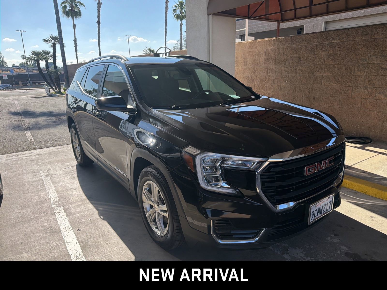 Used 2022 GMC Terrain SLE w/ Driver Convenience Package FWD image 3
