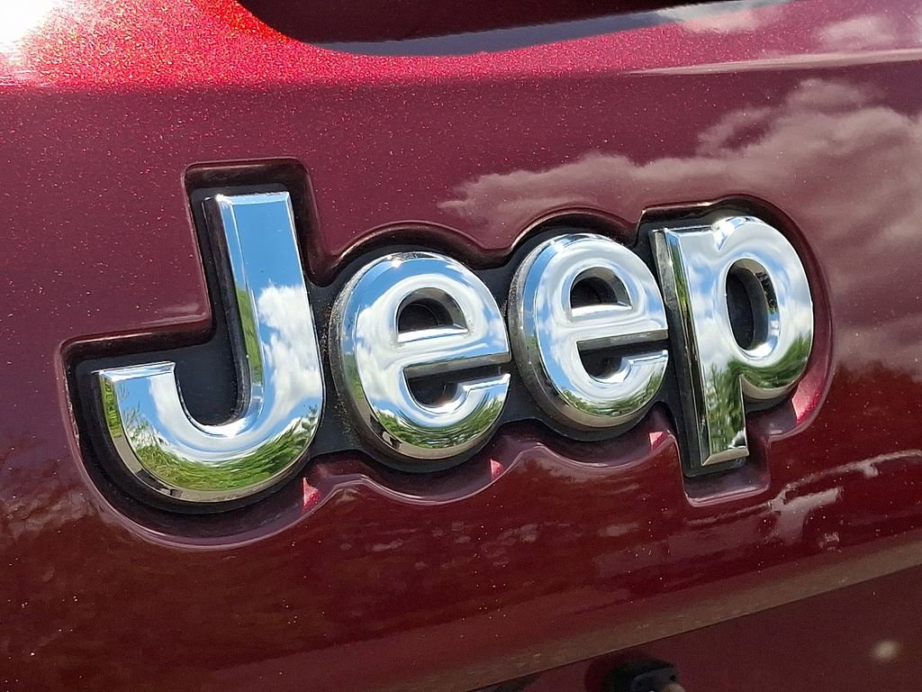 Used 2021 Jeep Grand Cherokee Laredo RWD image 28