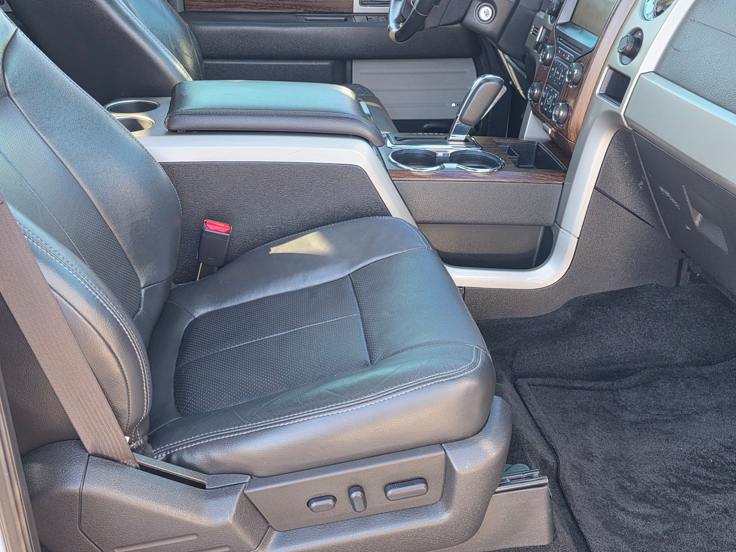 Used 2013 Ford F150 Lariat w/ Lariat Chrome Pkg AWD/4WD image 28