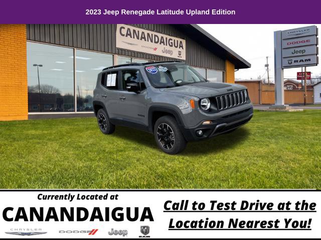 Used 2023 Jeep Renegade Latitude w/ Sun/Sound Group AWD/4WD image 2