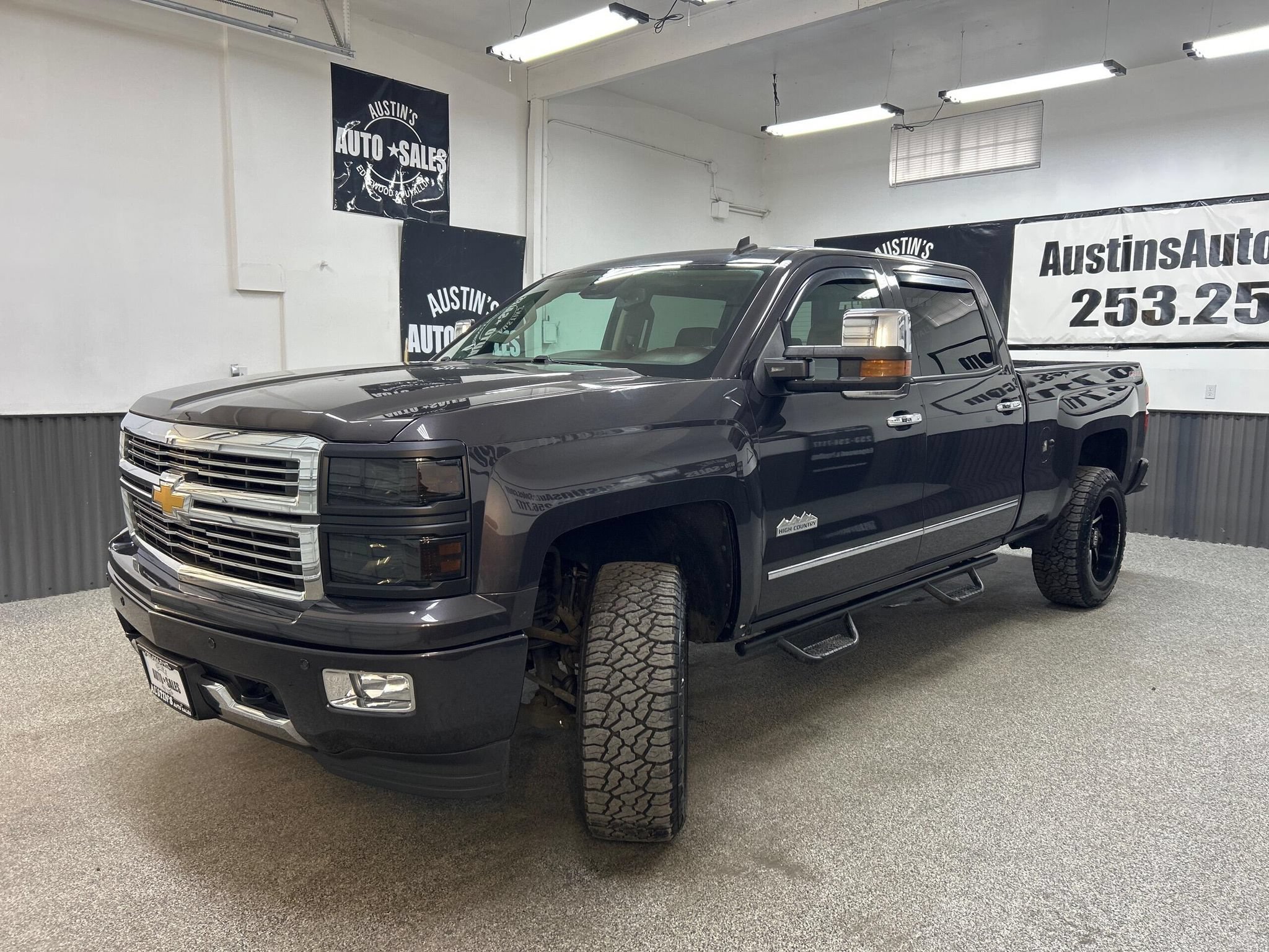 Used 2014 Chevrolet Silverado 1500 High Country w/ High Country Premium Package AWD/4WD image 3