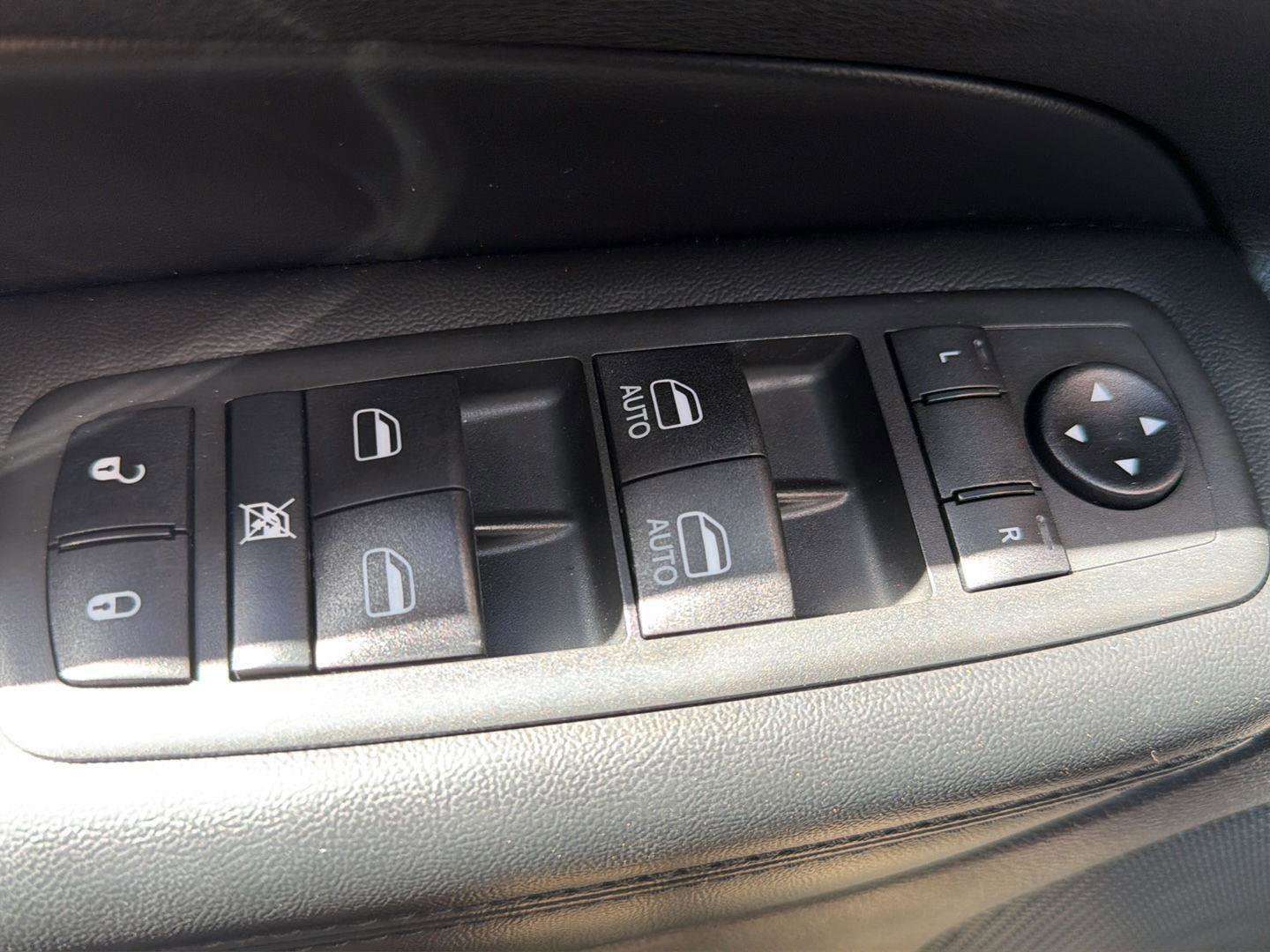 Used 2020 Jeep Grand Cherokee Altitude RWD image 22