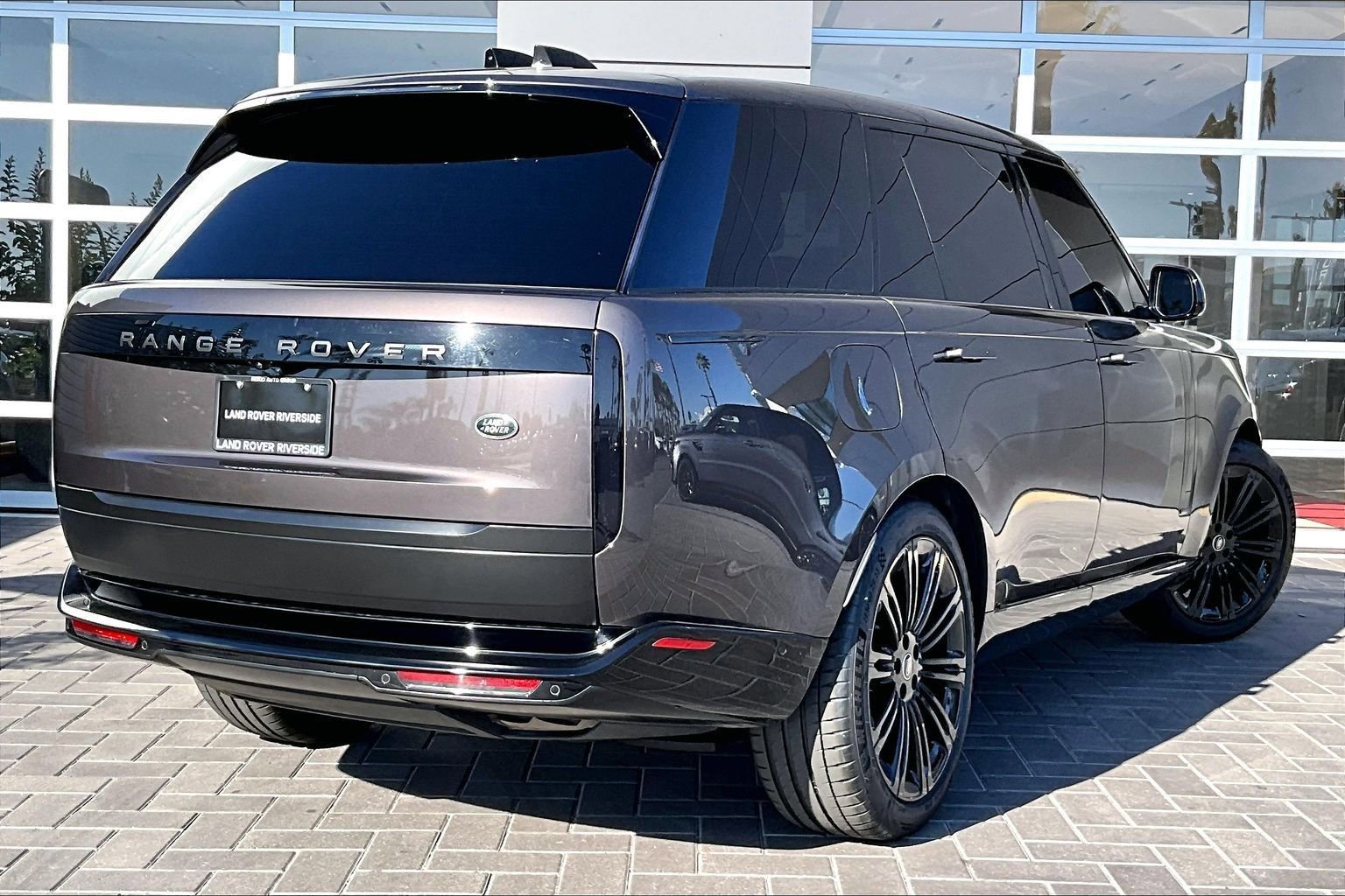 Used 2023 Land Rover Range Rover Long Wheelbase Autobiography AWD/4WD image 13