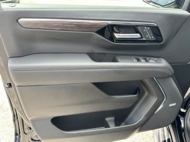 New 2025 Chevrolet Suburban Premier image 17