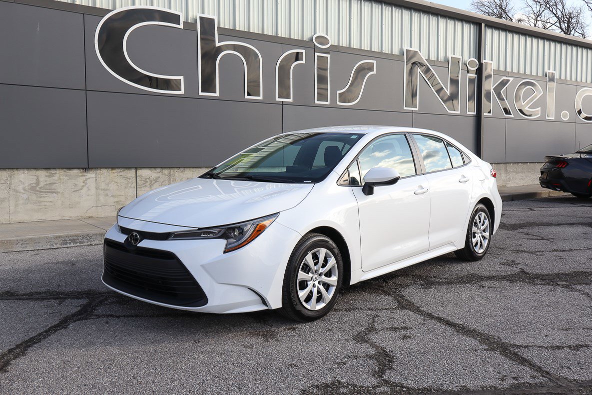 Used 2025 Toyota Corolla LE FWD image 1