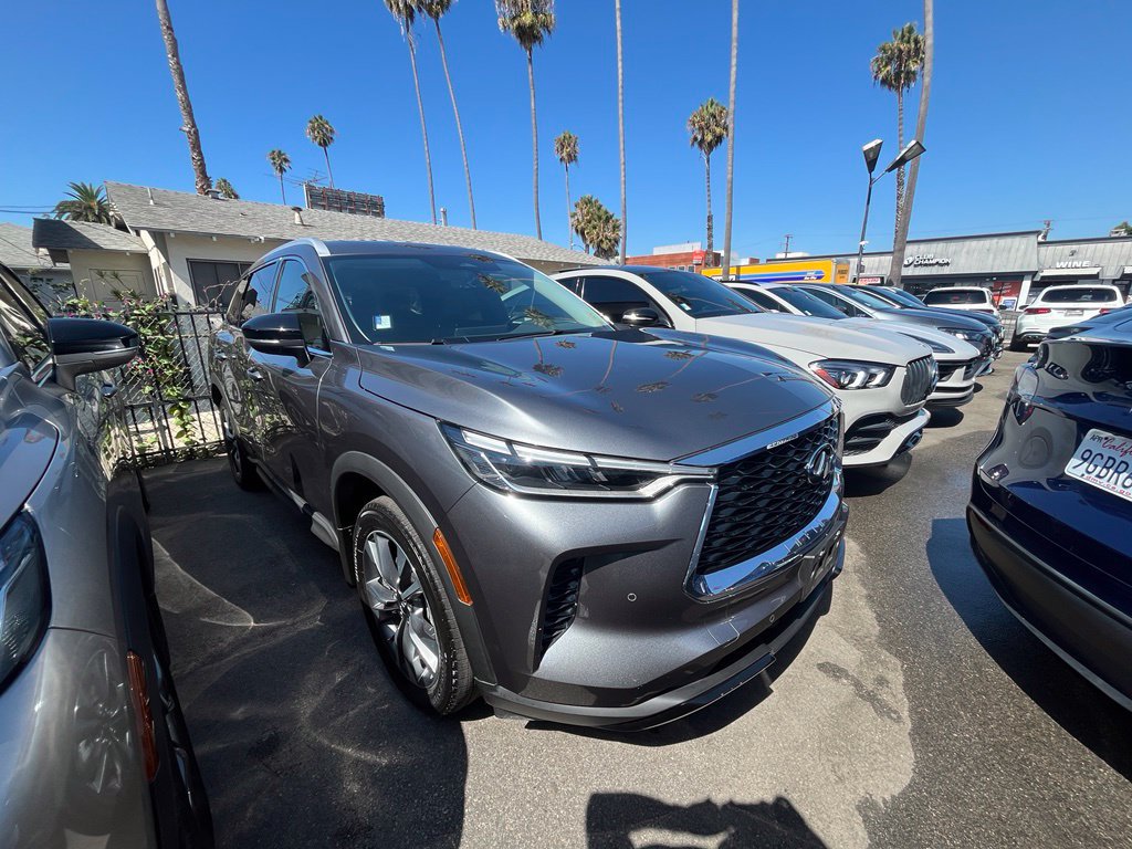 Used 2023 INFINITI QX60 Luxe w/ Cargo Package FWD image 2