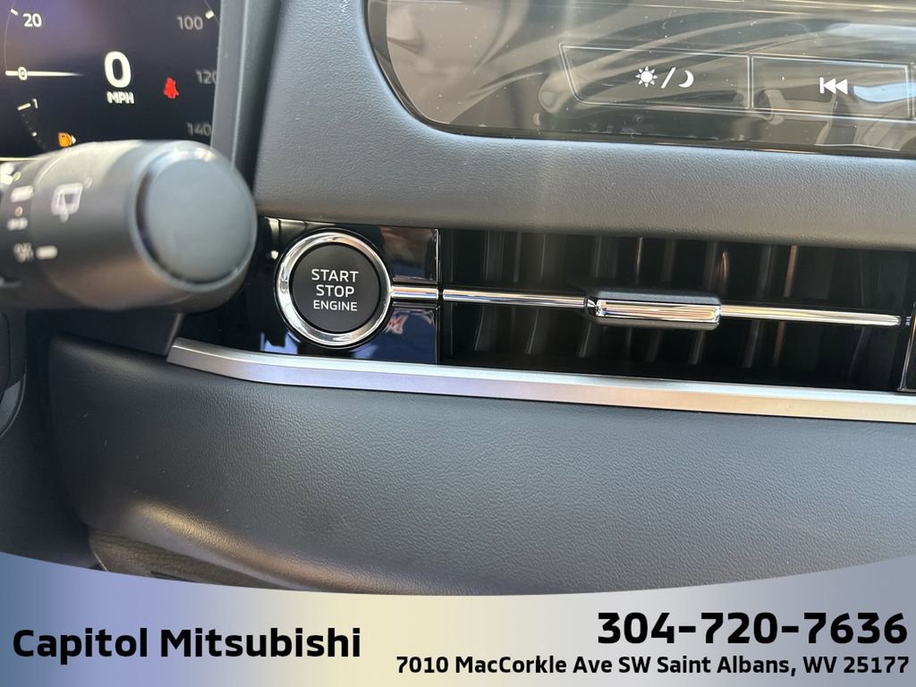 New 2025 Mitsubishi Outlander SEL image 25