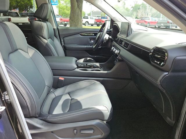 Certified 2025 Honda Pilot Touring image 15