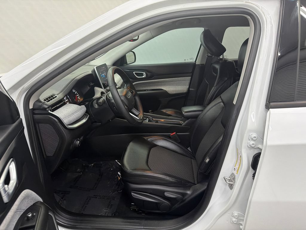 Used 2022 Jeep Compass Latitude FWD image 9