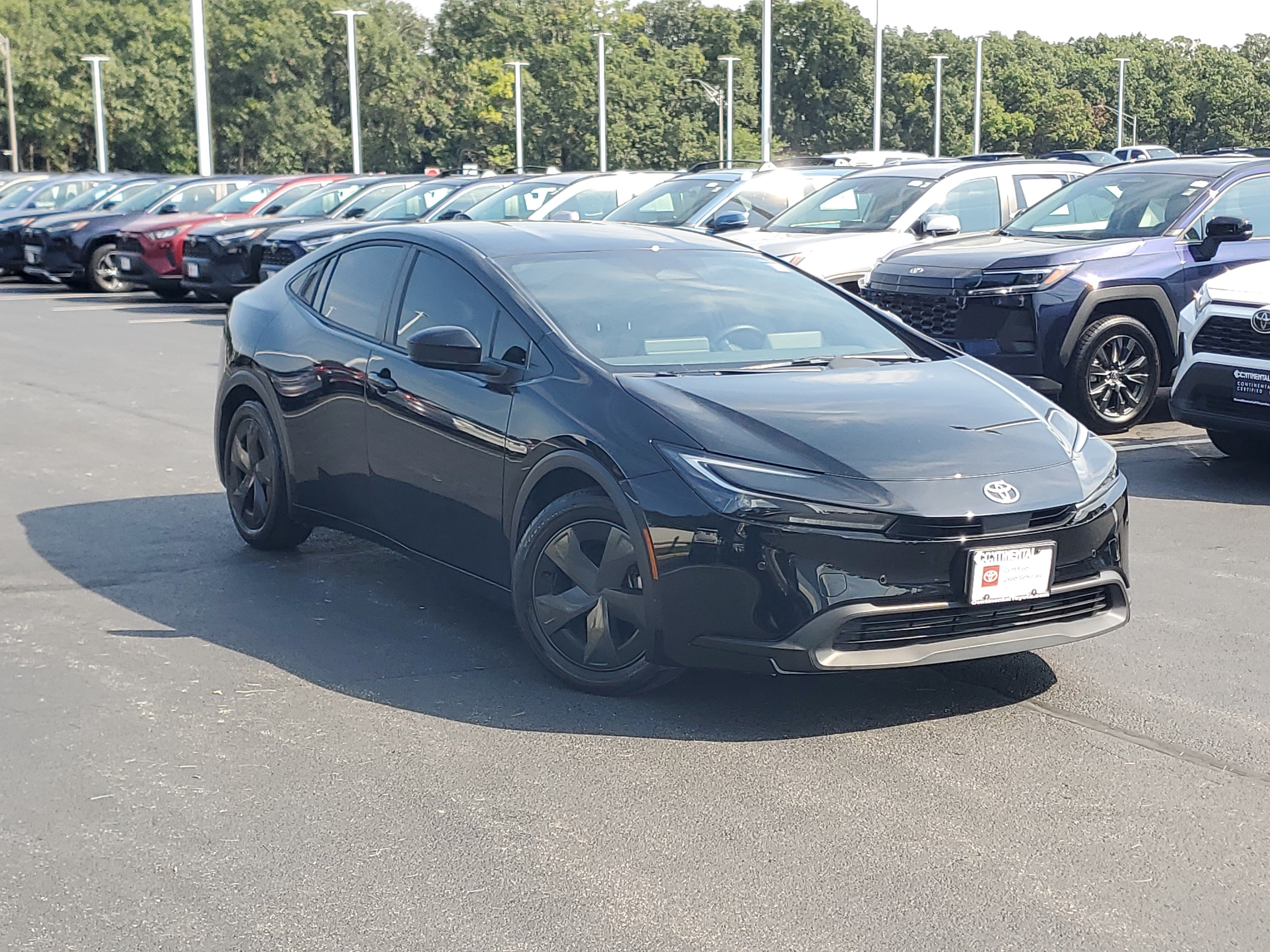 Certified 2025 Toyota Prius LE FWD image 32