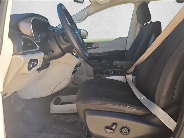 Used 2018 Chrysler Pacifica Touring Plus w/ Tire & Wheel Group image 16