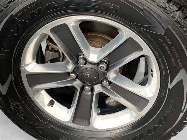 Used 2018 Jeep Wrangler Unlimited Sahara image 25