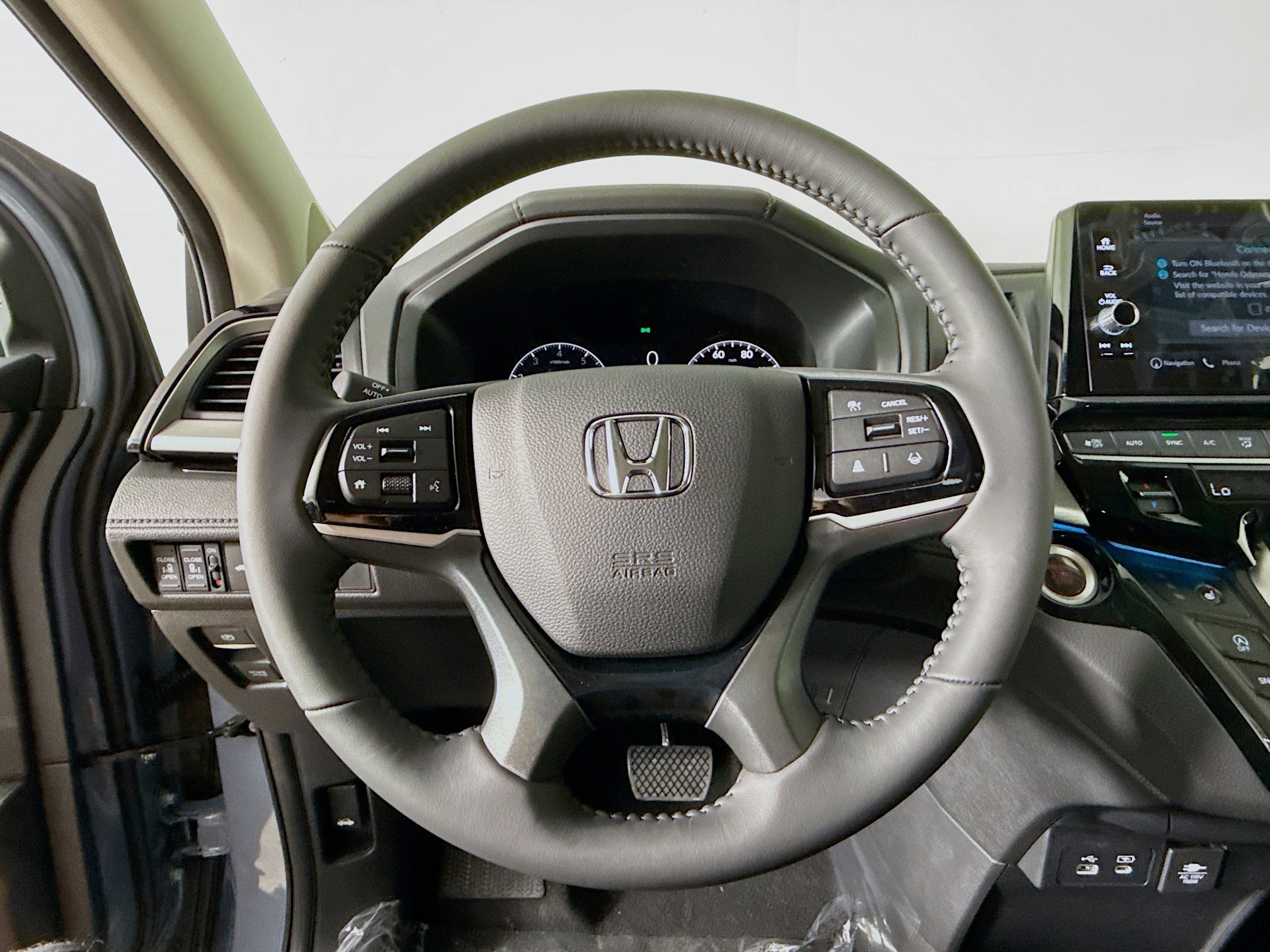 New 2026 Honda Odyssey Touring image 11
