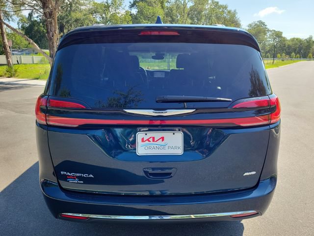 Used 2022 Chrysler Pacifica Touring-L AWD/4WD image 9