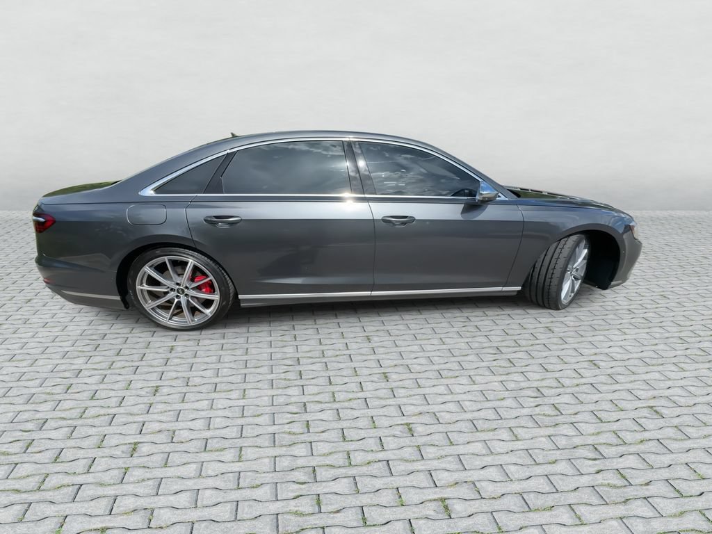Used 2022 Audi S8 AWD/4WD image 9