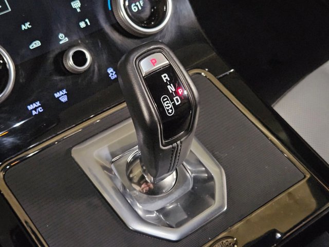 Used 2023 Land Rover Range Rover Evoque R-Dynamic SE image 12