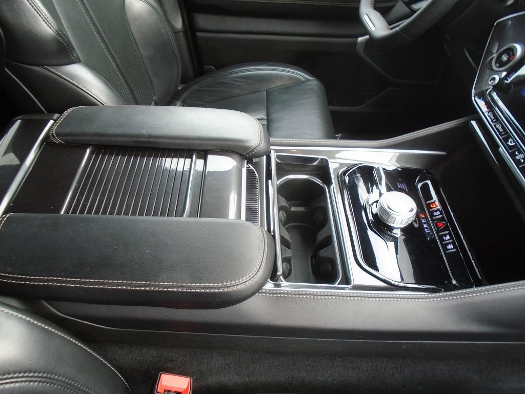 Used 2024 Jeep Wagoneer L Base image 16