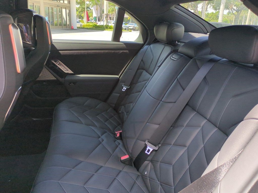 New 2027 BMW 740i w/ Executive Package RWD image 14