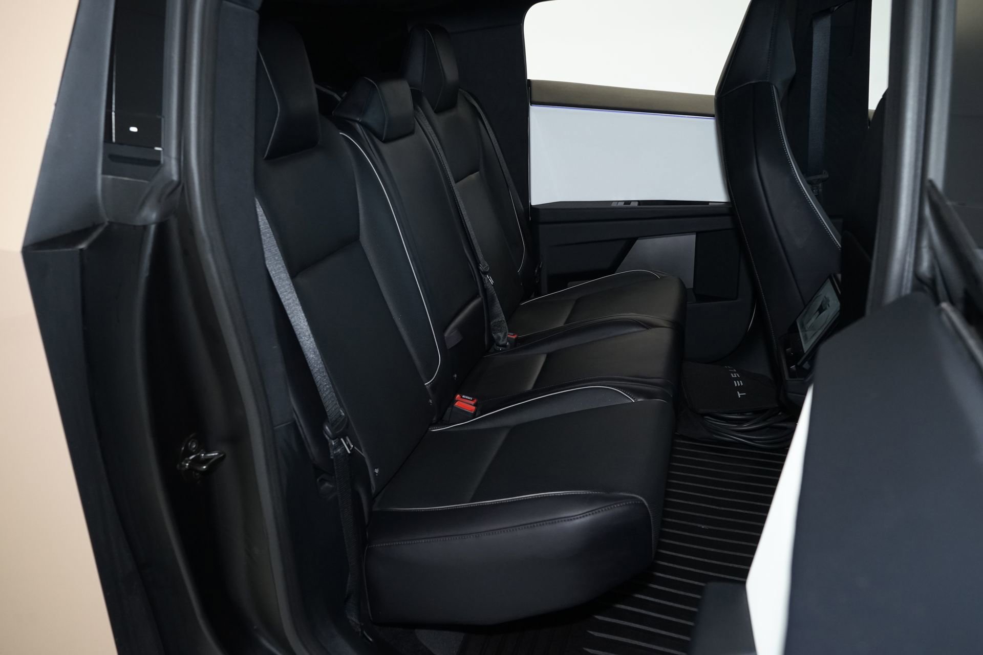 Used 2024 Tesla Cybertruck AWD Crew Cab image 21