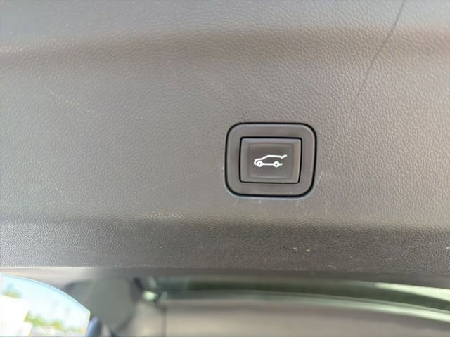 Used 2023 Cadillac Escalade Sport Platinum w/ LPO, ONYX Package image 32