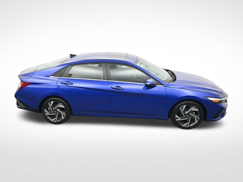Used 2025 Hyundai Elantra SEL FWD image 23