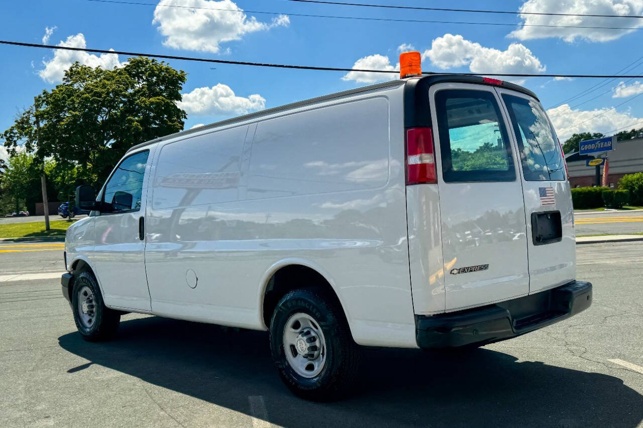 Used 2018 Chevrolet Express 2500 w/ Driver Convenience Package RWD image 6
