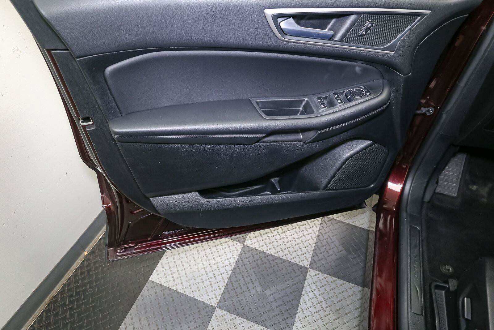 Used 2024 Ford Edge SEL AWD/4WD image 36