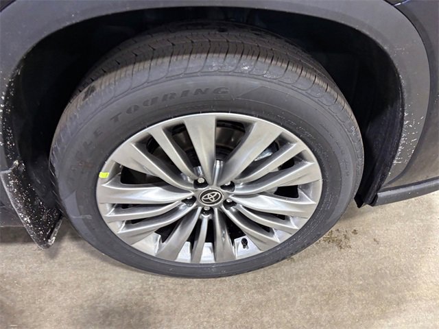 New 2026 Toyota Highlander Platinum image 19