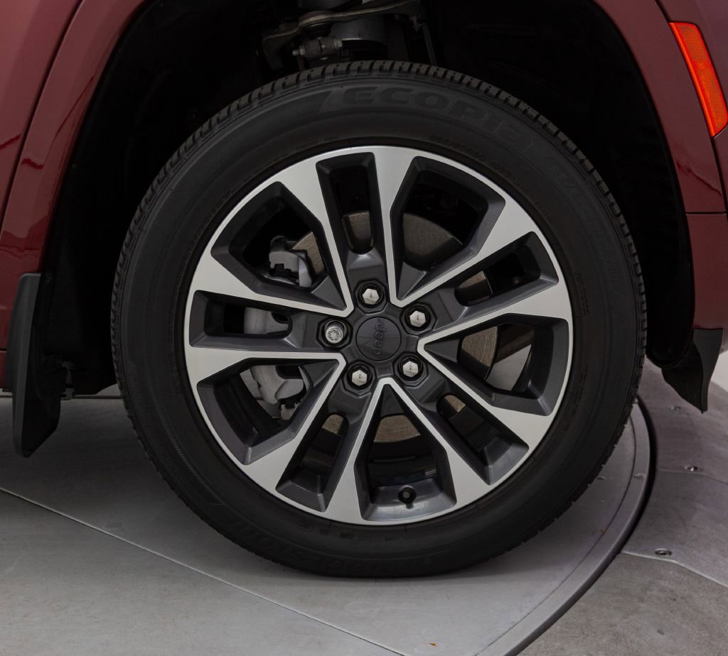 Used 2023 Jeep Grand Cherokee Overland w/ Advanced Protech Group III image 23