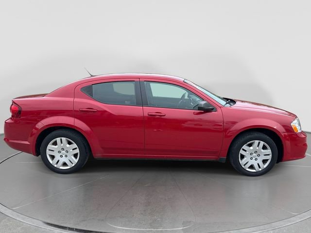 Used 2014 Dodge Avenger SE image 2