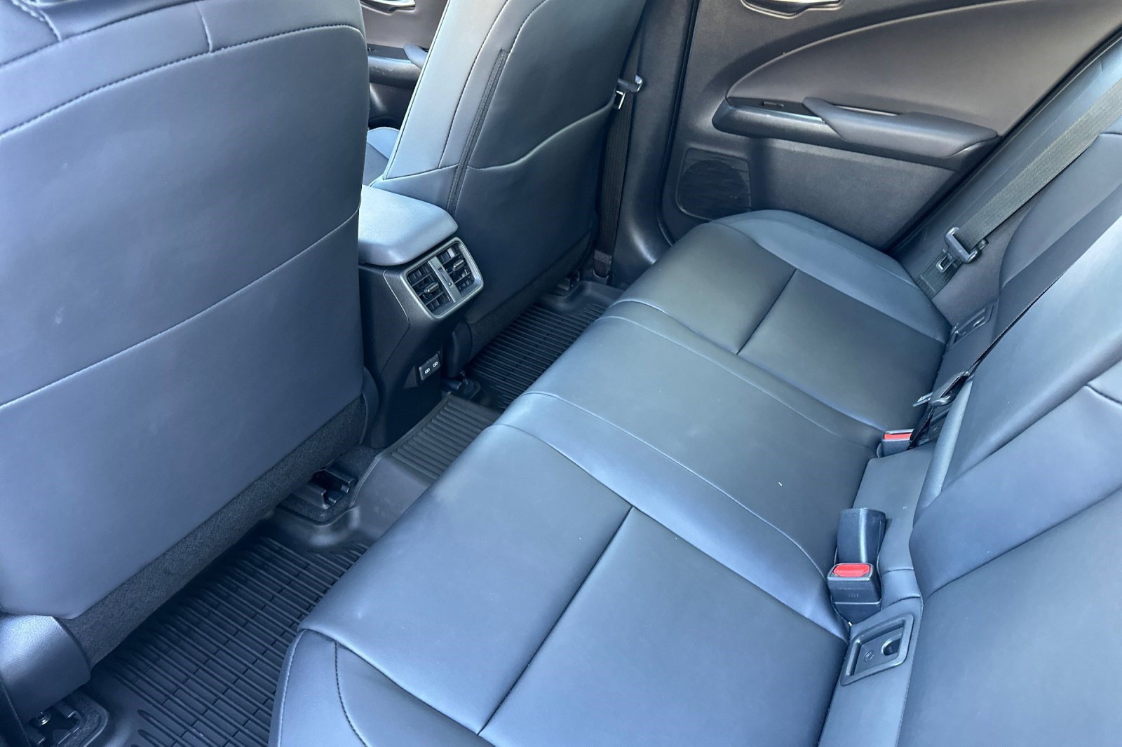 Used 2025 Lexus UX 300h FWD w/ Accessory Package (Z2) image 15