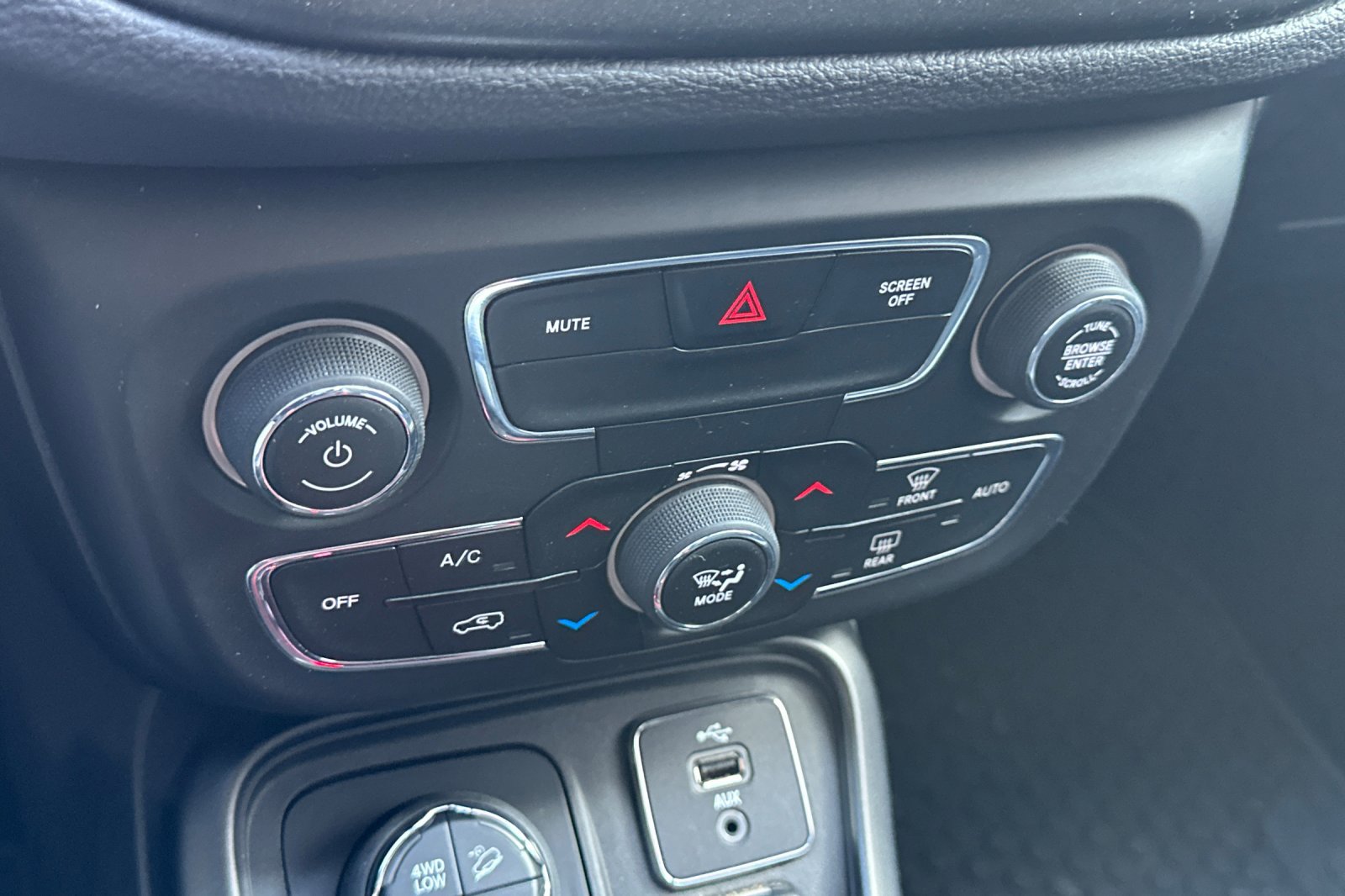 Used 2018 Jeep Compass Trailhawk image 28