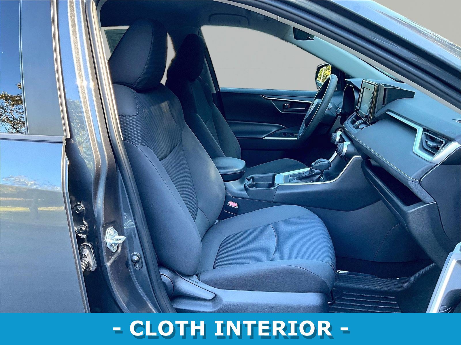 Used 2019 Toyota RAV4 LE FWD image 28