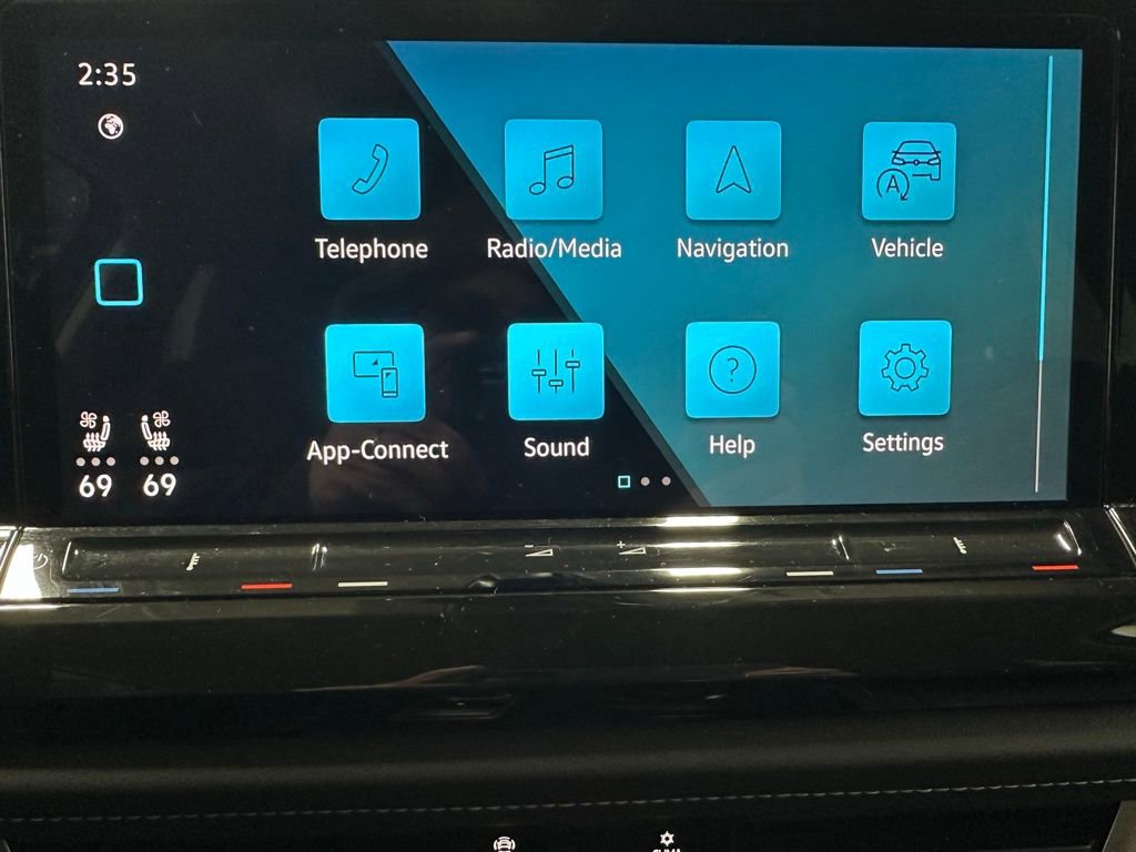 Used 2025 Volkswagen Atlas SE image 27