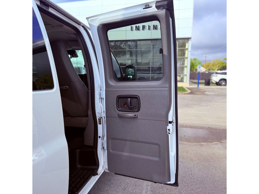 Used 2025 Chevrolet Express 3500 LT w/ LT Preferred Equipment Group RWD image 23