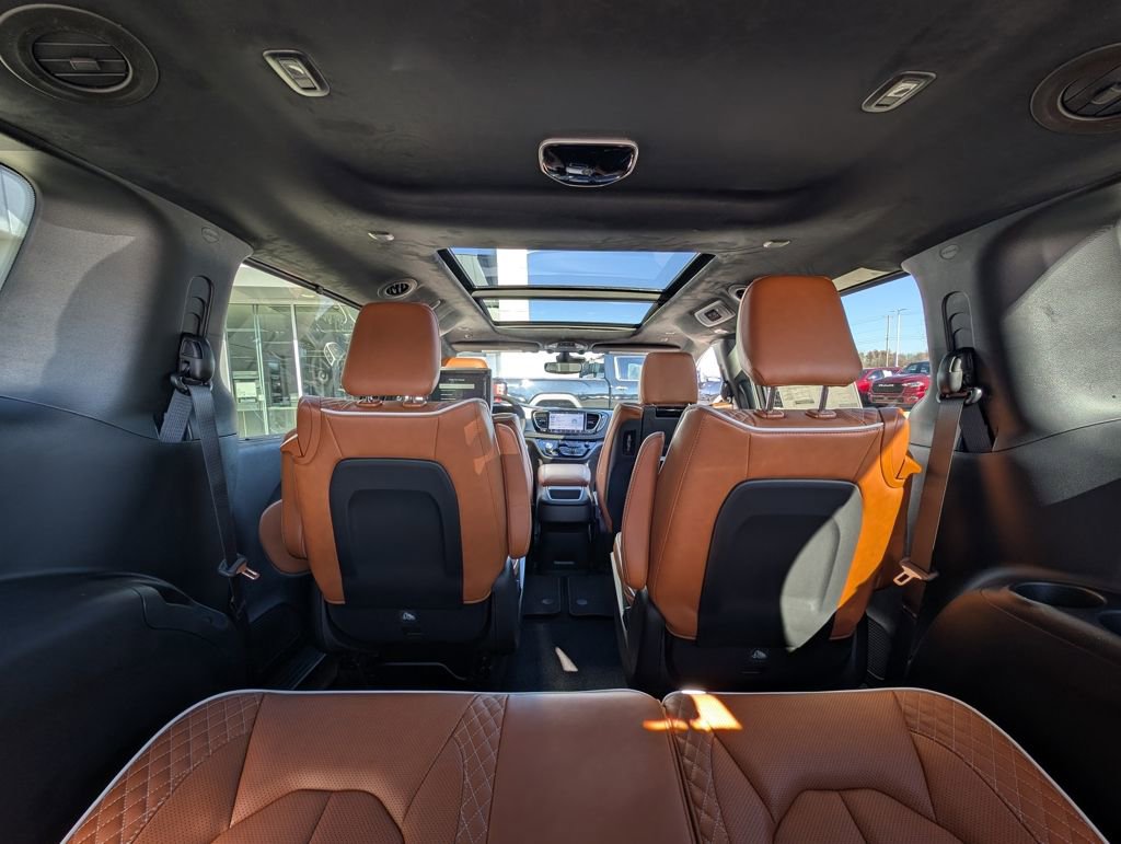 New 2026 Chrysler Pacifica Pinnacle w/ Trailer Tow Group image 22