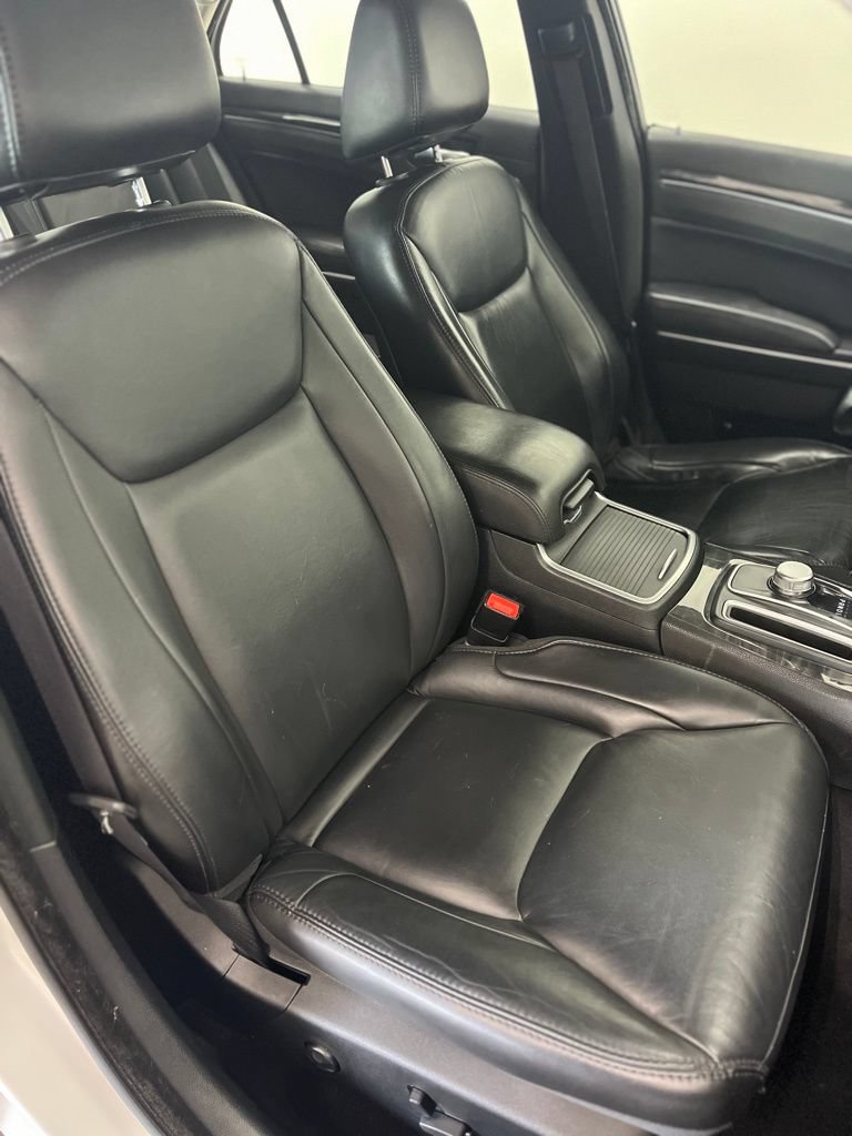 Used 2017 Chrysler 300 Limited AWD/4WD image 16