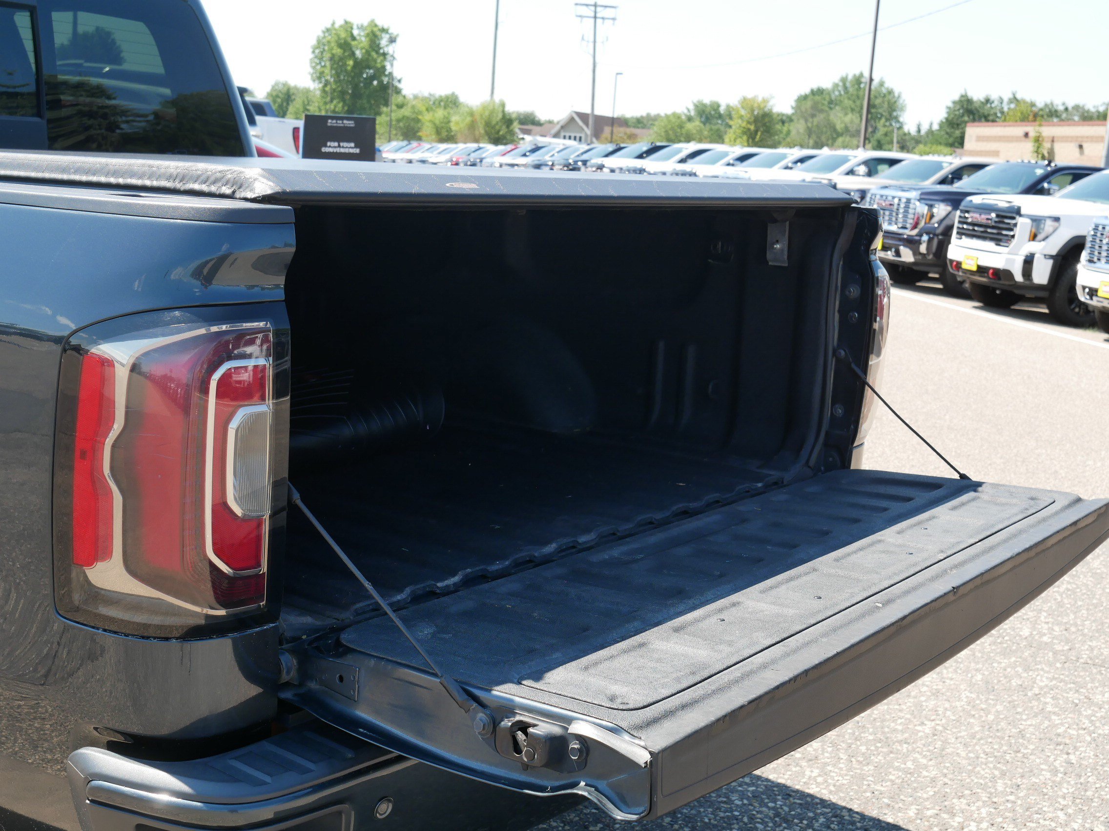 Used 2018 GMC Sierra 1500 Denali w/ Denali Ultimate Package AWD/4WD image 18