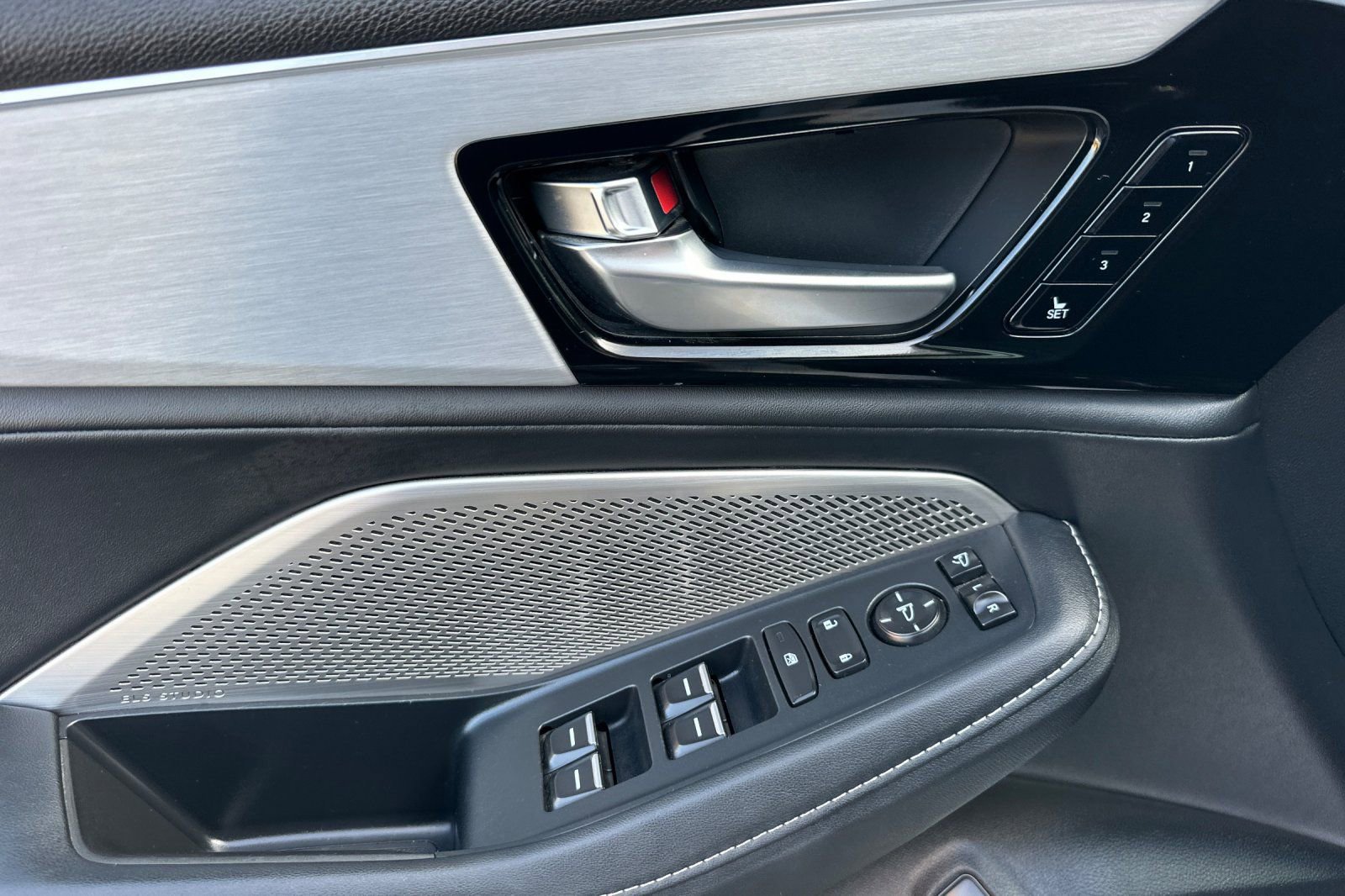 Used 2023 Acura MDX FWD w/ Technology Package image 11