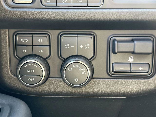 Used 2022 Chevrolet Tahoe Z71 w/ Off-Road Capability Package image 24