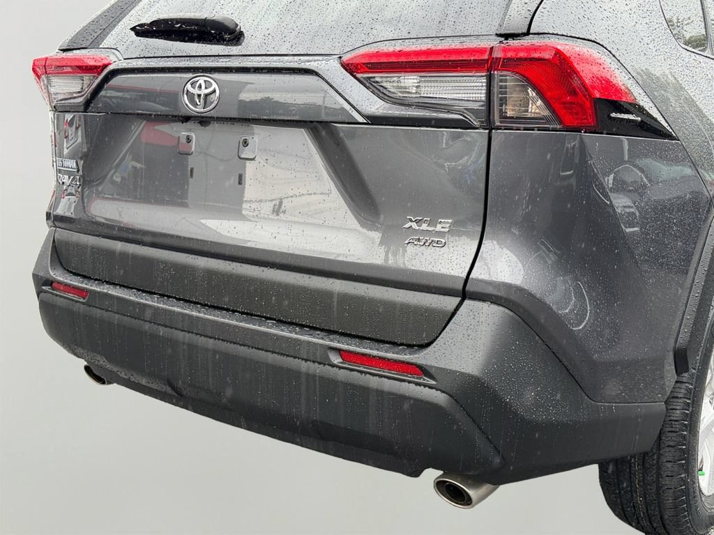 Used 2021 Toyota RAV4 XLE AWD/4WD image 10