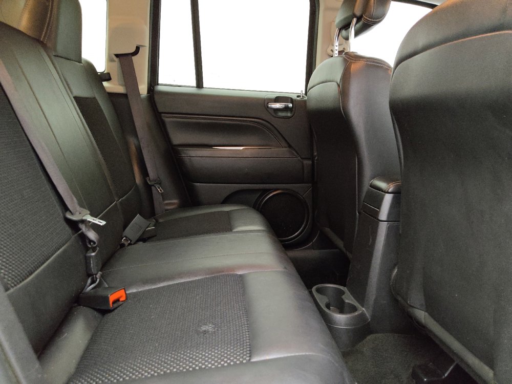 Used 2016 Jeep Compass Latitude FWD image 19