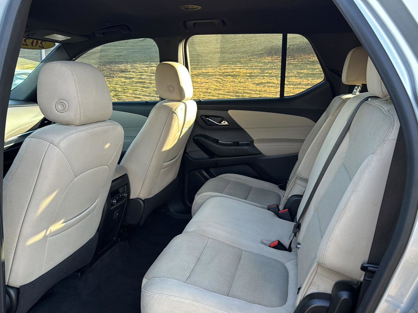 Used 2022 Chevrolet Traverse LS image 9