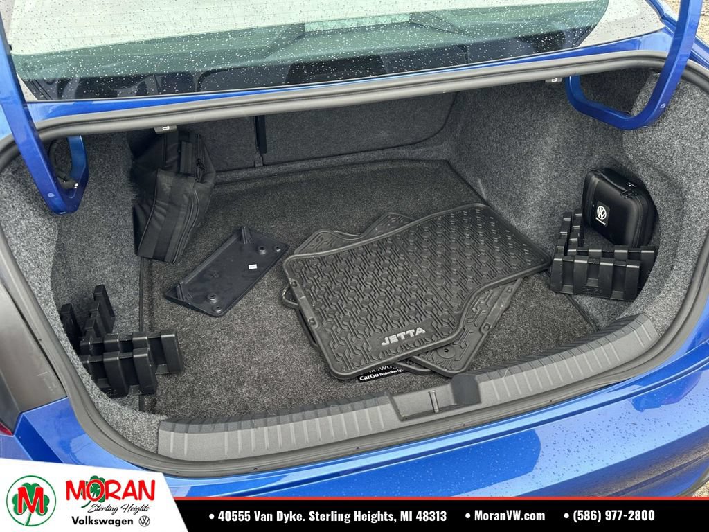 Used 2023 Volkswagen Jetta SE w/ Panoramic Sunroof Package FWD image 11