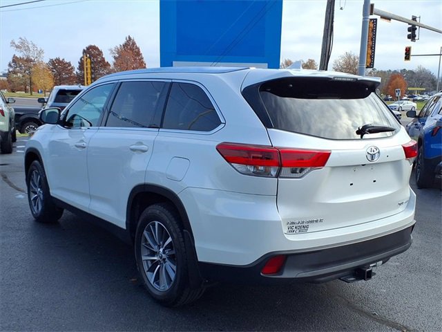 Used 2019 Toyota Highlander XLE image 3