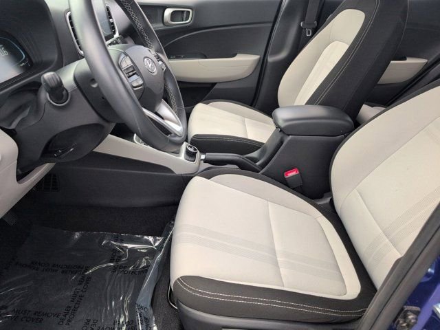 Used 2025 Hyundai Venue SEL FWD image 24