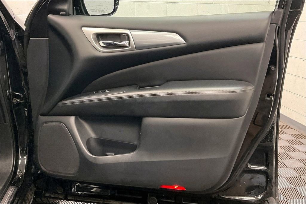 Used 2017 Nissan Pathfinder SL image 24