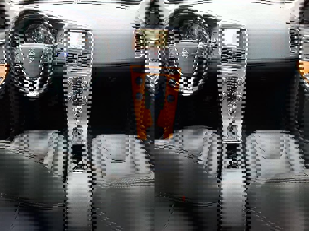 Used 2017 Volvo XC60 T5 Inscription w/ Preferred Option Package image 12